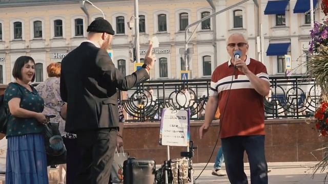 БОМЖ РАЗДАЁТ ДЕНЬГИ УЛИЧНЫМ МУЗЫКАНТАМ | ПРАНК | ЭДВАРД БИЛЛ смотреть онлайн