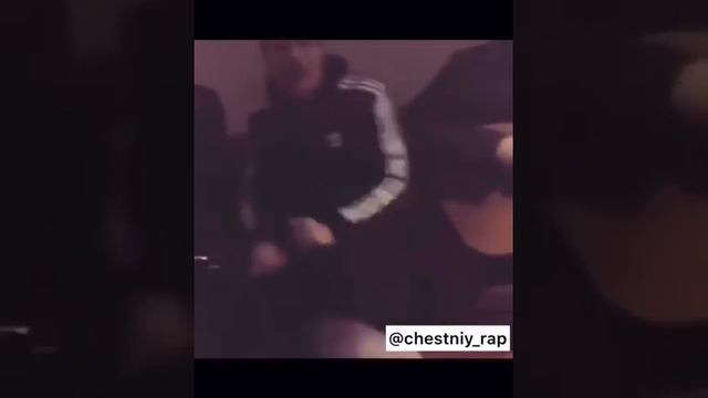 Круто зачитал!!!тот самый парень!ЧЕСТНЫЙ(Тимур Гатиятуллин)- руки вверх(он тебя целует)🖤 смотреть онлайн