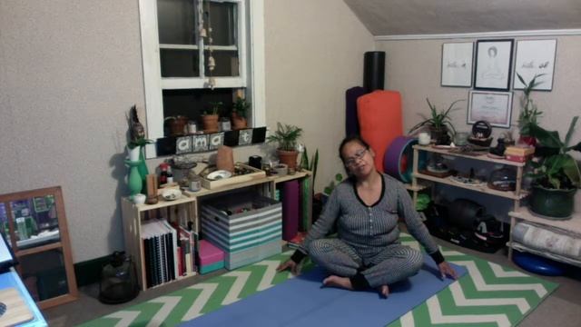 5 Mins Quick AM Yoga Routine for stretching tight muscles (Taglish) смотреть онлайн