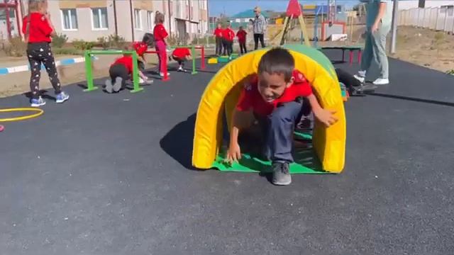 ??????В детском саду прошла военно-патриотическая игра «Зарничка» смотреть онлайн