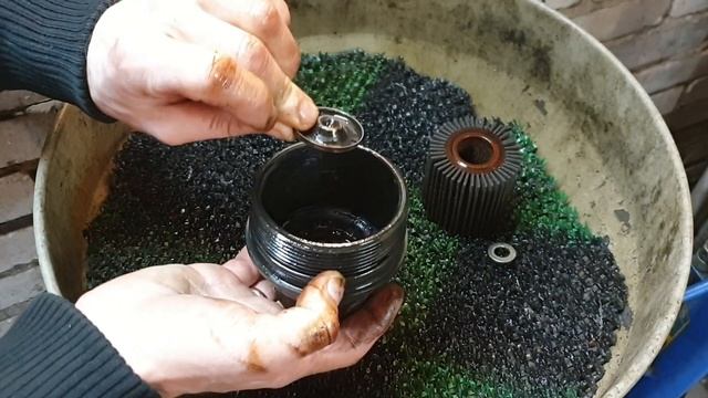 Трубка в комплекте масляного фильтра. Зачем она нужна? смотреть онлайн