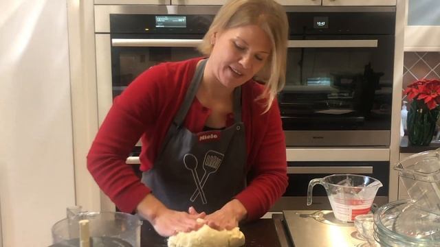 Miele Cooks - Homemade Buttermilk Biscuits смотреть онлайн