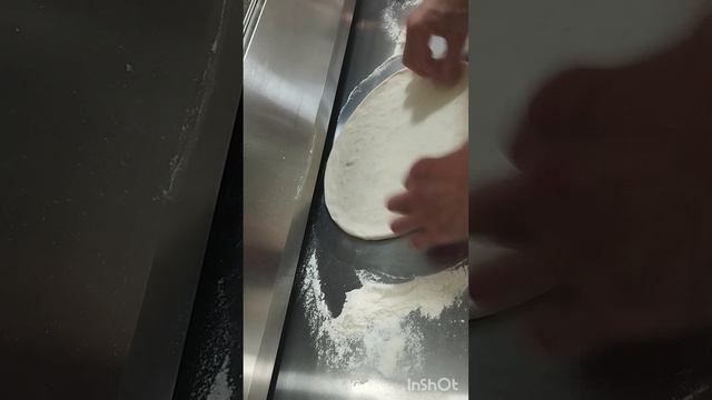 Готовим пиццу Пепперони. смотреть онлайн