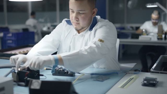 Experience Swiss precision: Unveiling react's optray sunglasses production смотреть онлайн