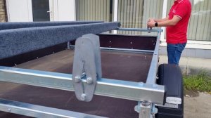 Показываем установку поперечин на Курганский прицеп для перевозки лодки на ложементах.