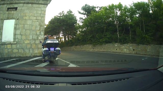 Байдарская стена через перевал Чертова лестница (Шайтан-Мердвен)у Фороской церкви смотреть онлайн