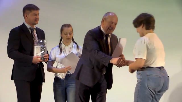Закрытие профсоюзной смены 2019. "Уральские Зори" и "Горное Ущелье" смотреть онлайн