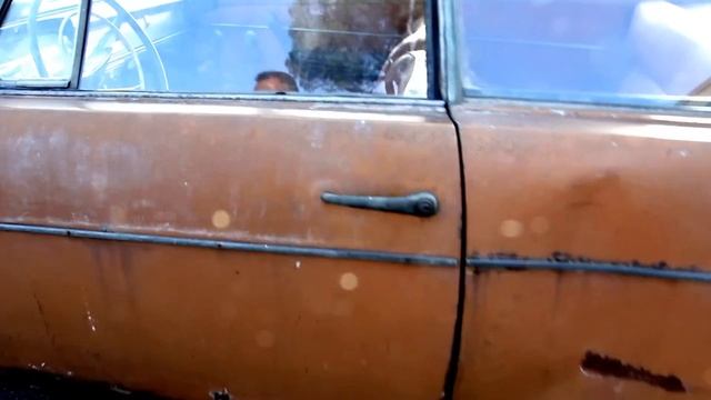 Un rottame di auto esposto alla Fiera di Padova 2014 ... una rara Fiat 2100 Vignale del 1960 смотреть онлайн