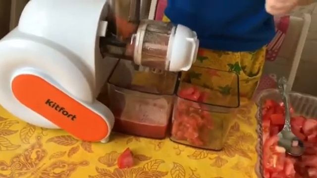 Ярослав и Kitfort жмут сок ? Обзор шнековой соковыжималки Kitfort KT-1110-2 смотреть онлайн