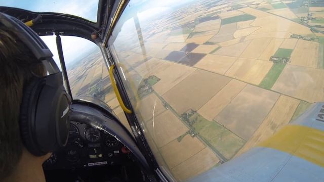 'Warbird' Aerobatics - the Poor Man's Spitfire! смотреть онлайн