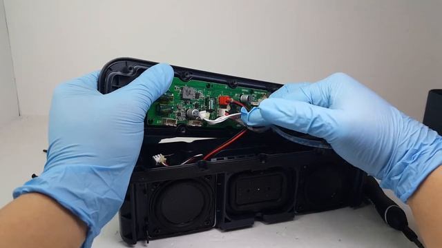 Groove Onn Large Indoor Bluetooth Speaker TEARDOWN смотреть онлайн
