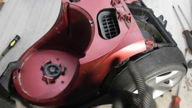 Как разобрать пылесос Philips FC9229 и заменить мотор. How to disassemble the Philips vacuum cleane смотреть онлайн