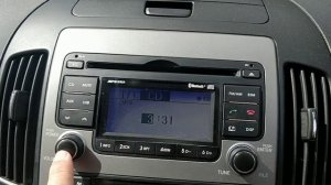 How to set the clock on a 2011 Hyundai i30?