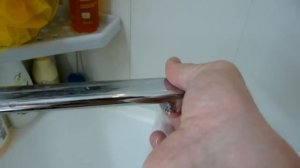 Прочищаем засорившийся смеситель монеткой