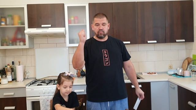 Покупки к школе. Обед. После спорта заехали к родителям на ужин. смотреть онлайн