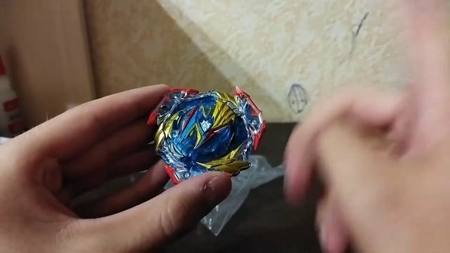 Обзор на Ultimate Valkyrie от Takara Tomy/Beyblade Burst
