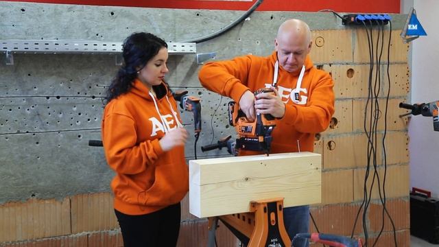 Гвоздезабиватель аккумуляторный AEG B18N18-0 смотреть онлайн