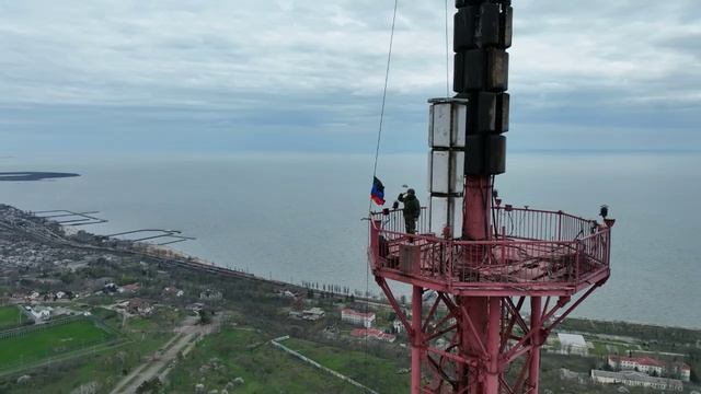 Флаг на телевышке Мариуполь смотреть онлайн