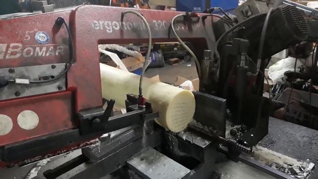 Резка капролона на ленточнопильном станке в Нижнем Новгороде смотреть онлайн