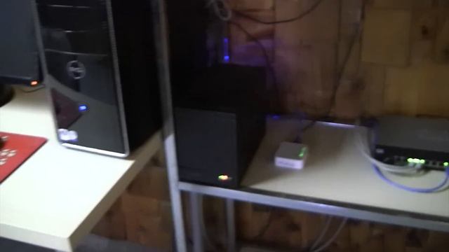 Linux Kernel Developer Work Spaces: Stephane Graber смотреть онлайн