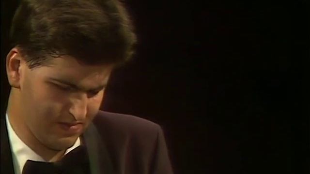 Dimitris Sgouros: Manuel de Falla - Canciones populares Espagnoles No. 6 смотреть онлайн