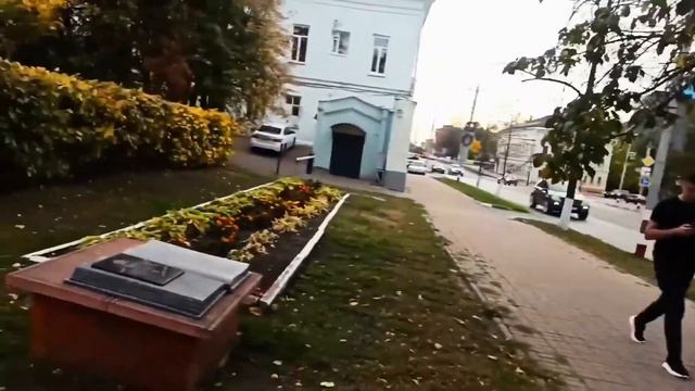 Памятник учителю  Спасская Обратный путь