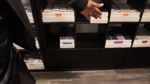 Visiting @cardcollector2 New Sports Card Shop! We Made It To The Grand Opening! смотреть онлайн