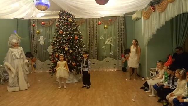 Карнавал /Новогодни праздник в нашем садике ????2018/ЛГК на юго востоке школа им.Маршала Чуйкова смотреть онлайн