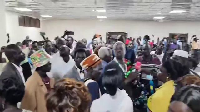 Bilpam Akech performinng during inauguration of John Garang memorial university (south Sudan music) смотреть онлайн