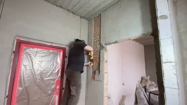 Ремонт под ключ, часть 3! Электрика / прокладываем кабеля / сборка щитка смотреть онлайн