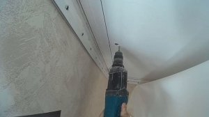Установка потолочного карниза на натяжной потолок Потолочные будни 4