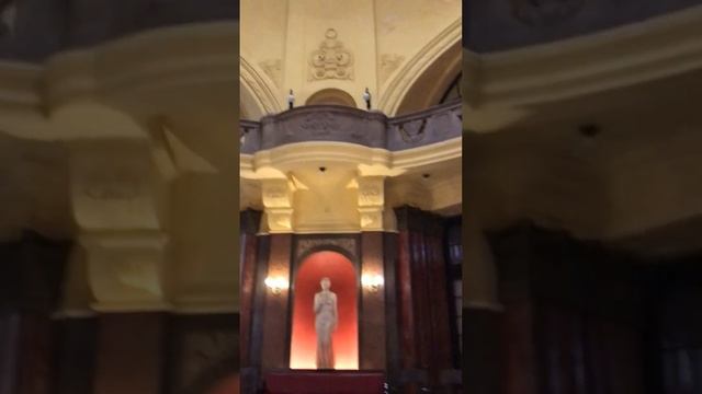 Знаменитая баня в Будапеште. смотреть онлайн