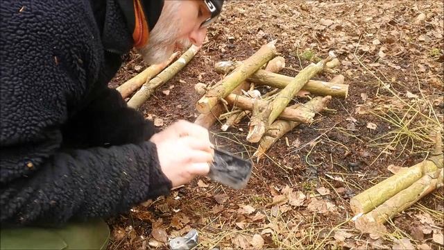 Flint and steel fire with untreated hors hoof fungus (amadou) смотреть онлайн