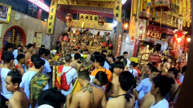 Буддийский ритуал в Тайланде на Пхукуте смотреть онлайн