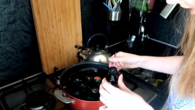 vlog ? Забитая МОРОЗИЛКА/ красим ЯЙЦА / пеку ВКУСНЫЕ куличи смотреть онлайн