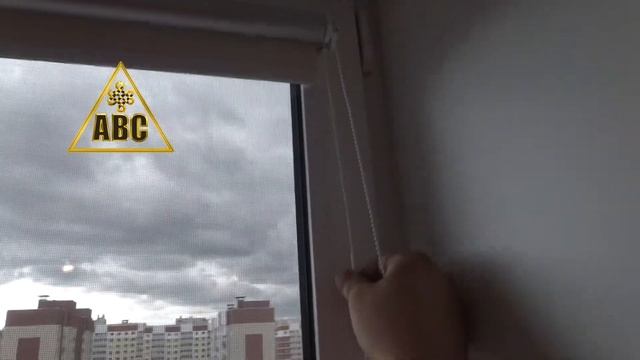 Светоотражающая ткань BLACKOUT на рулонных шторах Mini с леской смотреть онлайн