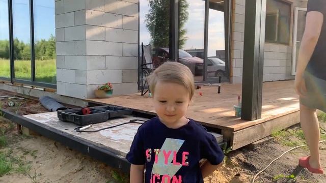 Необычная дровница с цветником и кормушкой! смотреть онлайн