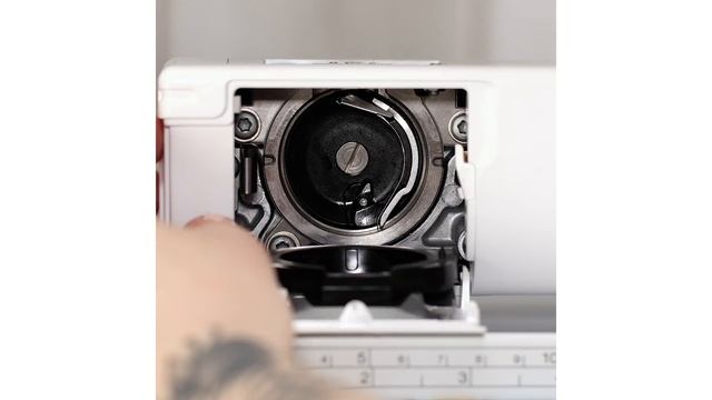 How to Clean and Oil Your Sewing Machine with a CB Hook смотреть онлайн