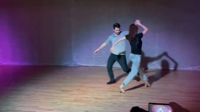 Improv West Coast Swing Dance - Ben Morris & Elizabeth Spann - Denver Demo смотреть онлайн