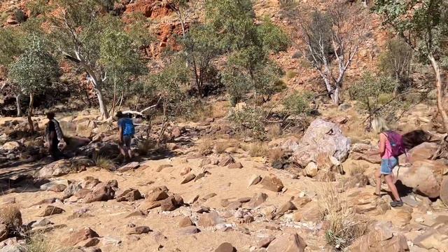 Part 4 - West Macdonnell Ranges - Outback Adventures with Lis & Steve смотреть онлайн