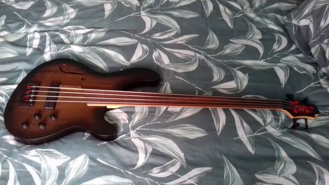 Cort B4 fretless MPHZ смотреть онлайн