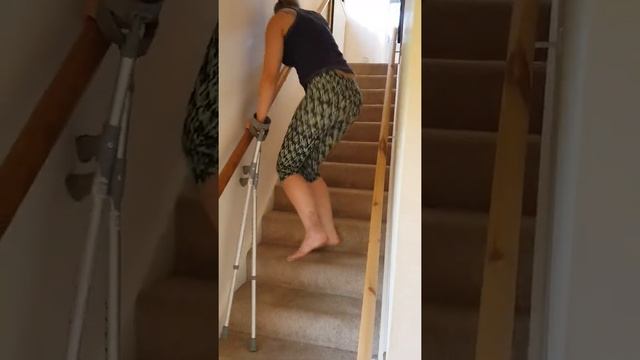 Climbing stairs/steps with cast or crutches смотреть онлайн
