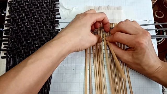 Саржевое переплетение. Плетение из бумажных трубочек. Трубочки из бумаги. смотреть онлайн