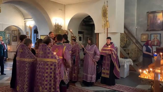 Богослужение с участием Архиерейского хора Кафедрального собора прп. Сергия Радонежского, г. Югорс смотреть онлайн