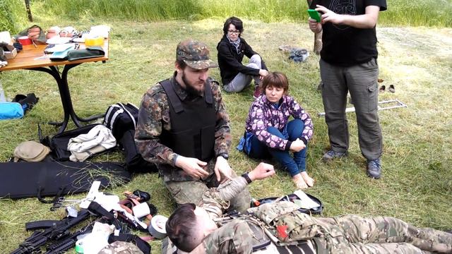 Инструктор -парамедик Максим Дяченко.Наложение жгута на конечность смотреть онлайн