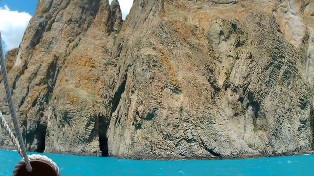 К вулкану Кара-Даг на кораблике; Рассказывает капитан. Коктебель 2022 смотреть онлайн