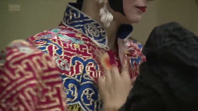 Как делают макияж в пекинской опере?[Age0+] смотреть онлайн