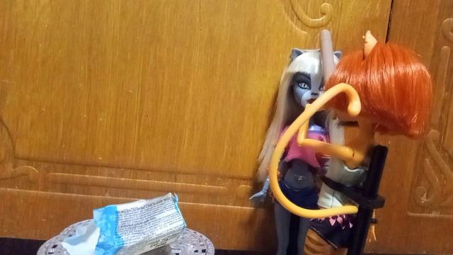 Кошка с битой/ куклы монстер хай/ Monster high смотреть онлайн