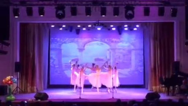 Розовый вальс из балета „Щелкунчик” смотреть онлайн