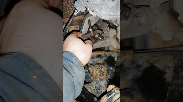 Снятие промежуточного вала для замены подшипника Opel Antara 2.4l, 4×4, МКПП/ Chevrolet Captiva. смотреть онлайн
